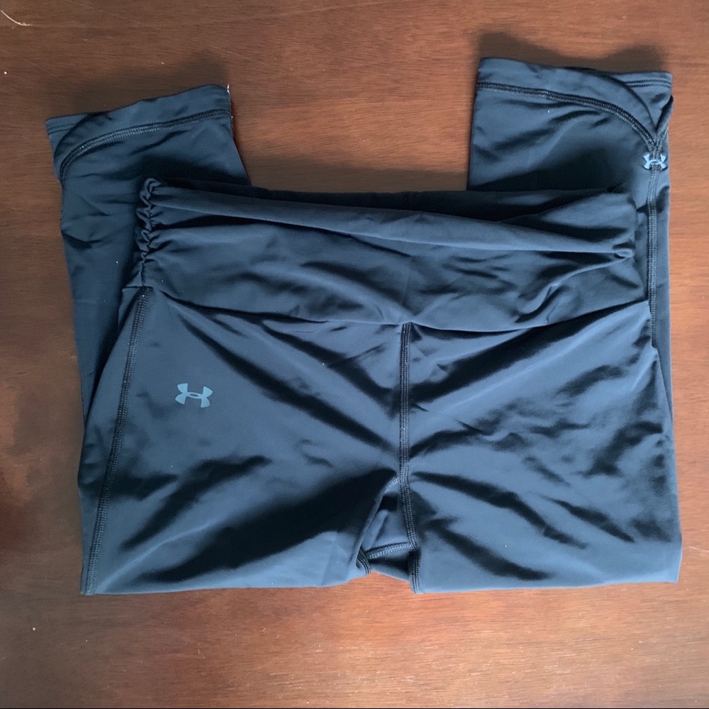 Under Armour black Capri pants